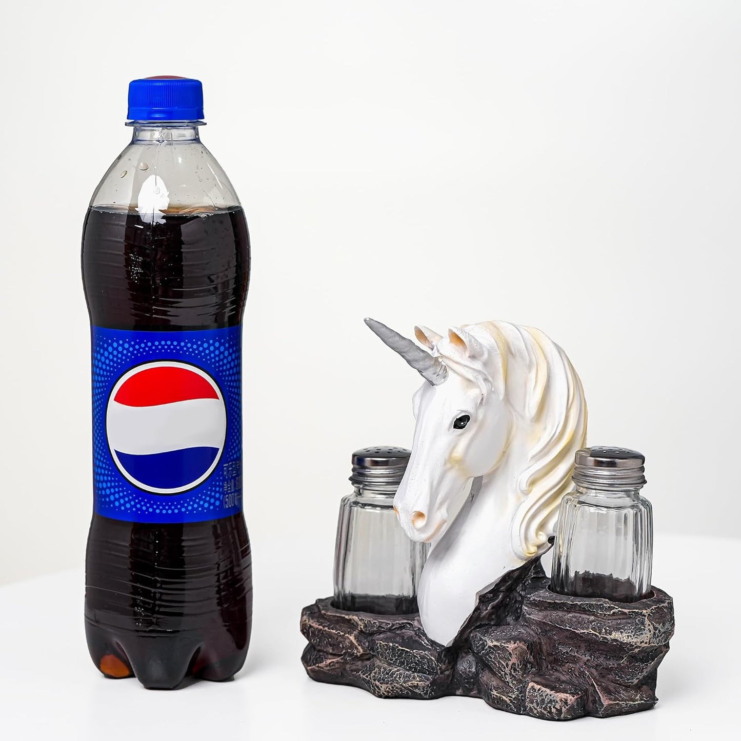 Rustic Salt And Pepper Shakers Set - Salt And Pepper Dispenser with Resin Unicorn Figurine And Statues Holder - Glass Spice Jars for Farmhouse Kitchen DéCor