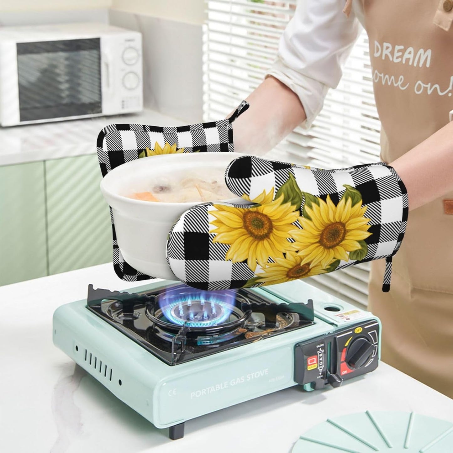 Sunflower Black White Buffalo Plaid Oven Mitts and Pot Holders Sets Silicone Yellow Floral Lumberjack Check Kitchen Mitts Potholders Heat Resistant 4Pcs Oven Gloves Hot Pads for Kitchen