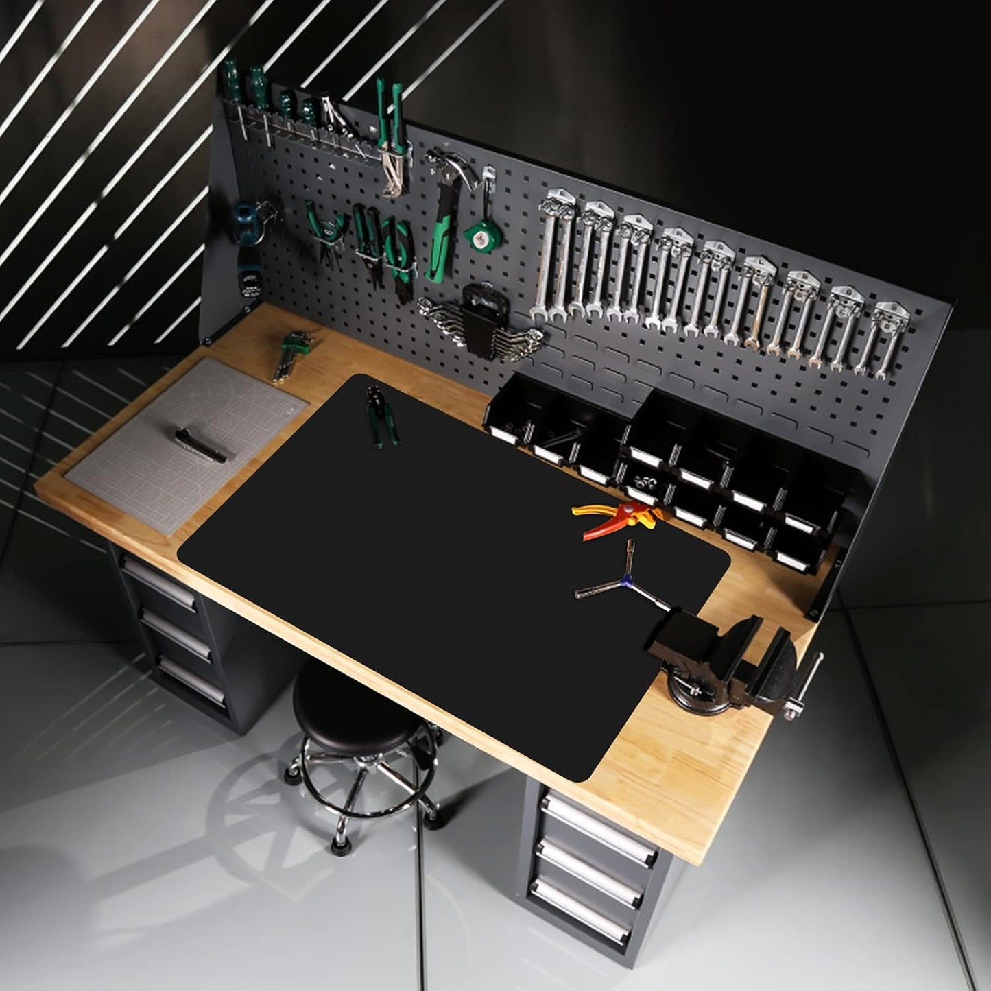 Ewen 35.6x23.5 Inch Extra Large Silicone Mats for Kitchen Counter, 2MM Thick Heat Resistant Coffee Mat Bar Mat, Glass Top Stove Cover Countertop Protector for Air Fryer, Baking, Crafts, Black