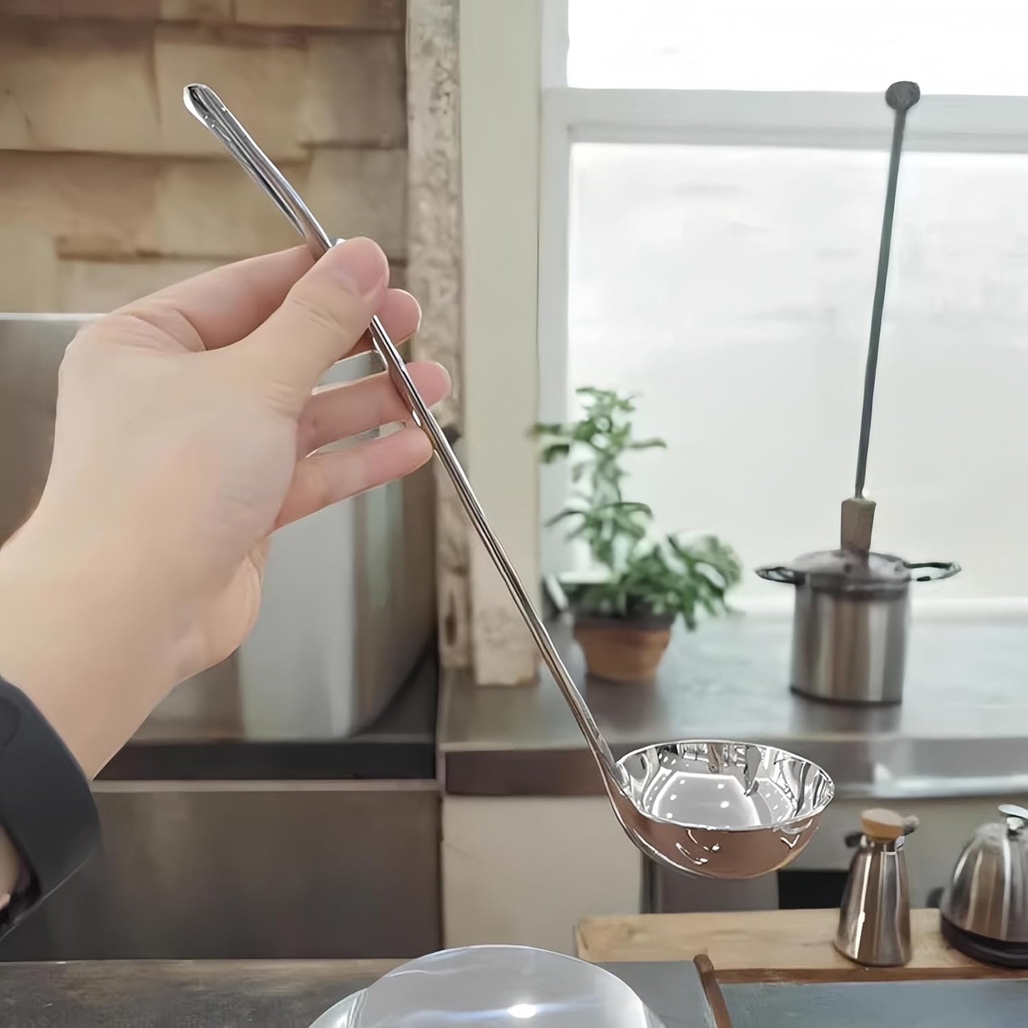 Soup Gravy Ladle Heavy Duty 18/10 Stainless Steel 11-Inch Kitchen Cooking Gravy Serving Ladle (1Pack).