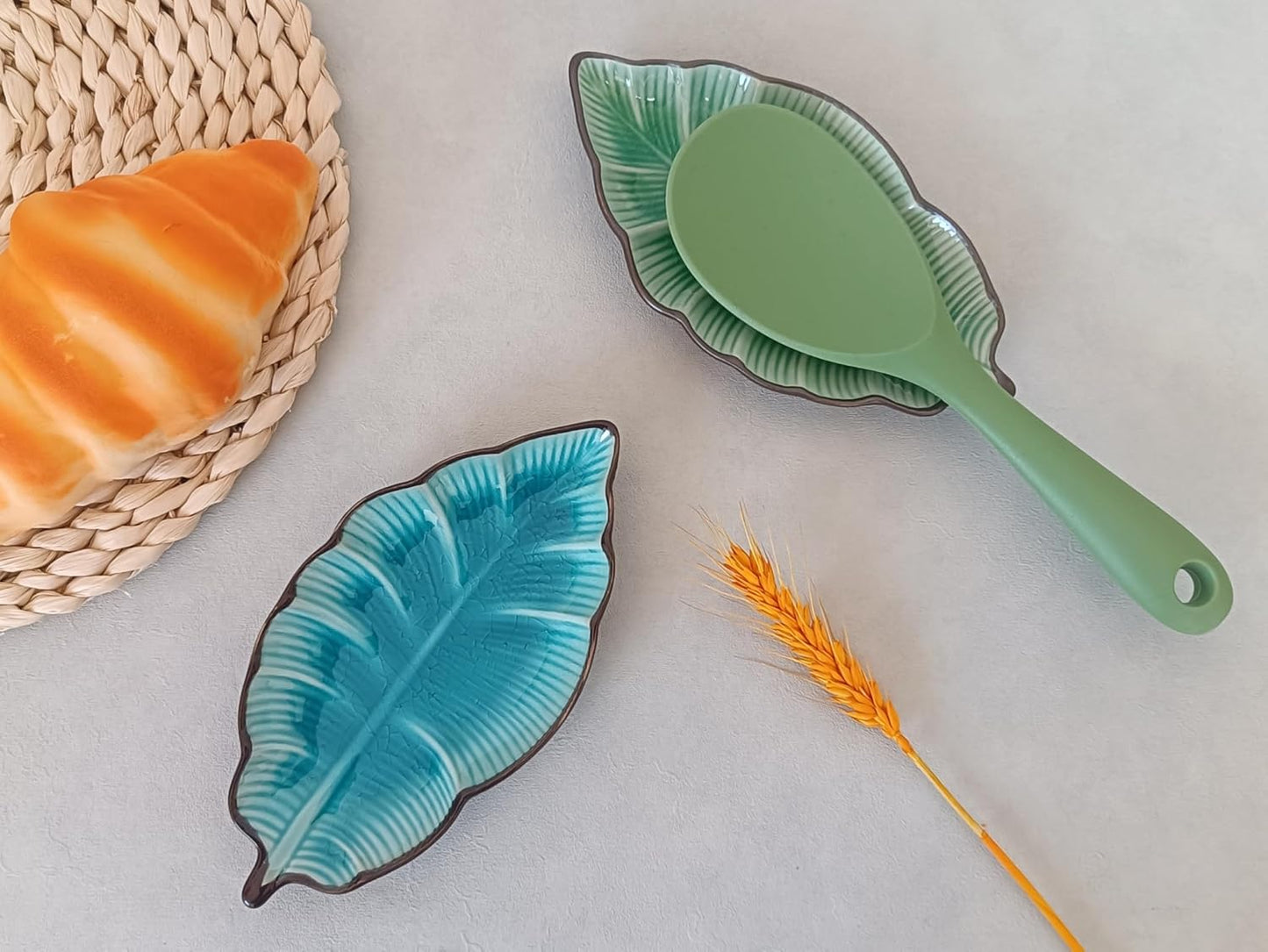 Ceramic Spoon Rest for Stove Top, Ice Cracks Leaf Cute Spoon Rest for Kitchen Counter, Cooking Spoon Holder for Kitchen Counter, Utensil Rest for Spoon Spatula Ladle or Tong, 1 PCS (B, Lake Blue)