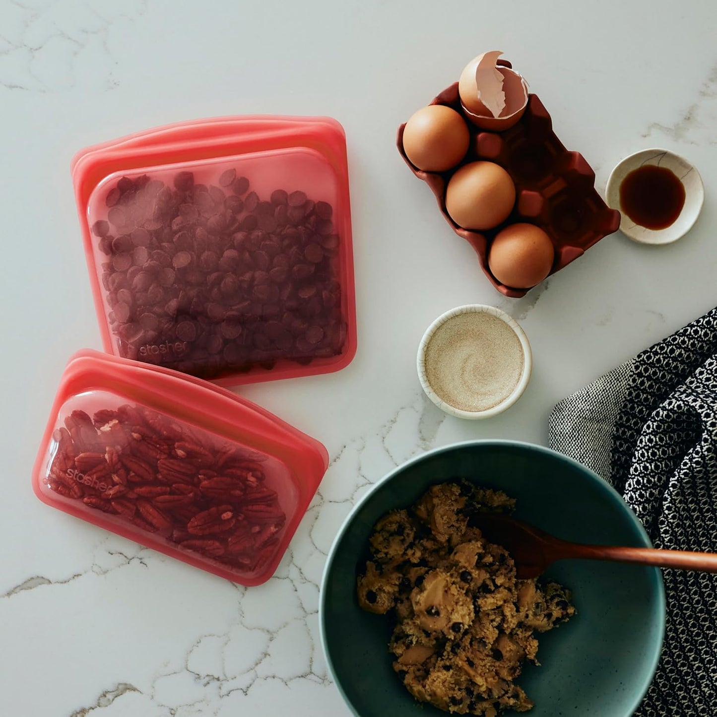 Stasher Premium Silicone Reusable Food Storage Sandwich Bag, Red, Microwave, Sous Vide, Dishwasher, Oven and Freezer Safe, BPA Free, Leak-free, Eco-friendly, 28 Oz