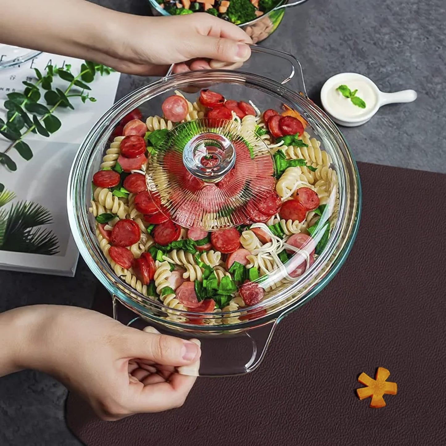 Clear Round Glass Casserole with Lid, Baking Dish with Glass Cover, Oven, Freezer and Dishwasher Safe (1.7-Quart Round)