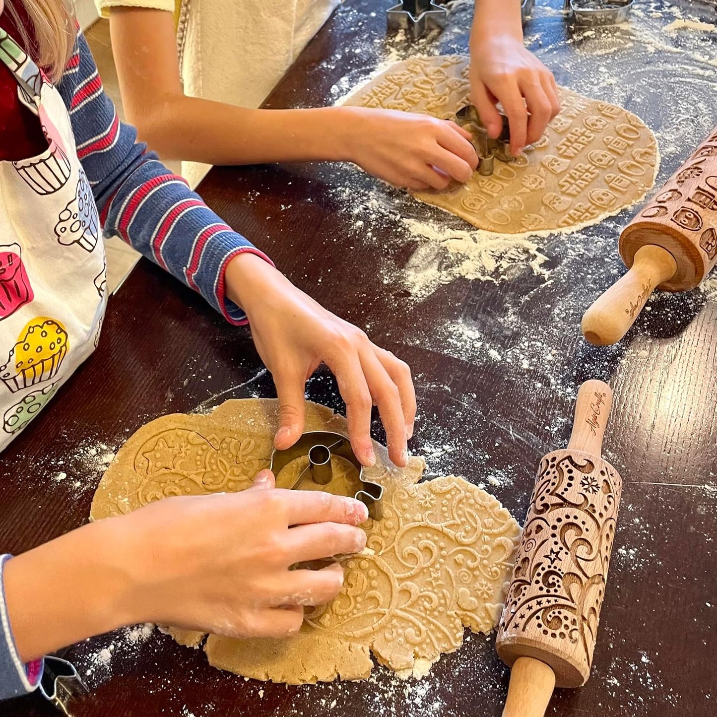 GOLDEN DAISIES Embossing Rolling Pin with Ornamental Bloom Pattern – Dough and Clay Roller for Embossed Cookies and Pottery - Cookie and Ceramic Stamp - Baking Gifts for Women by Algis Crafts