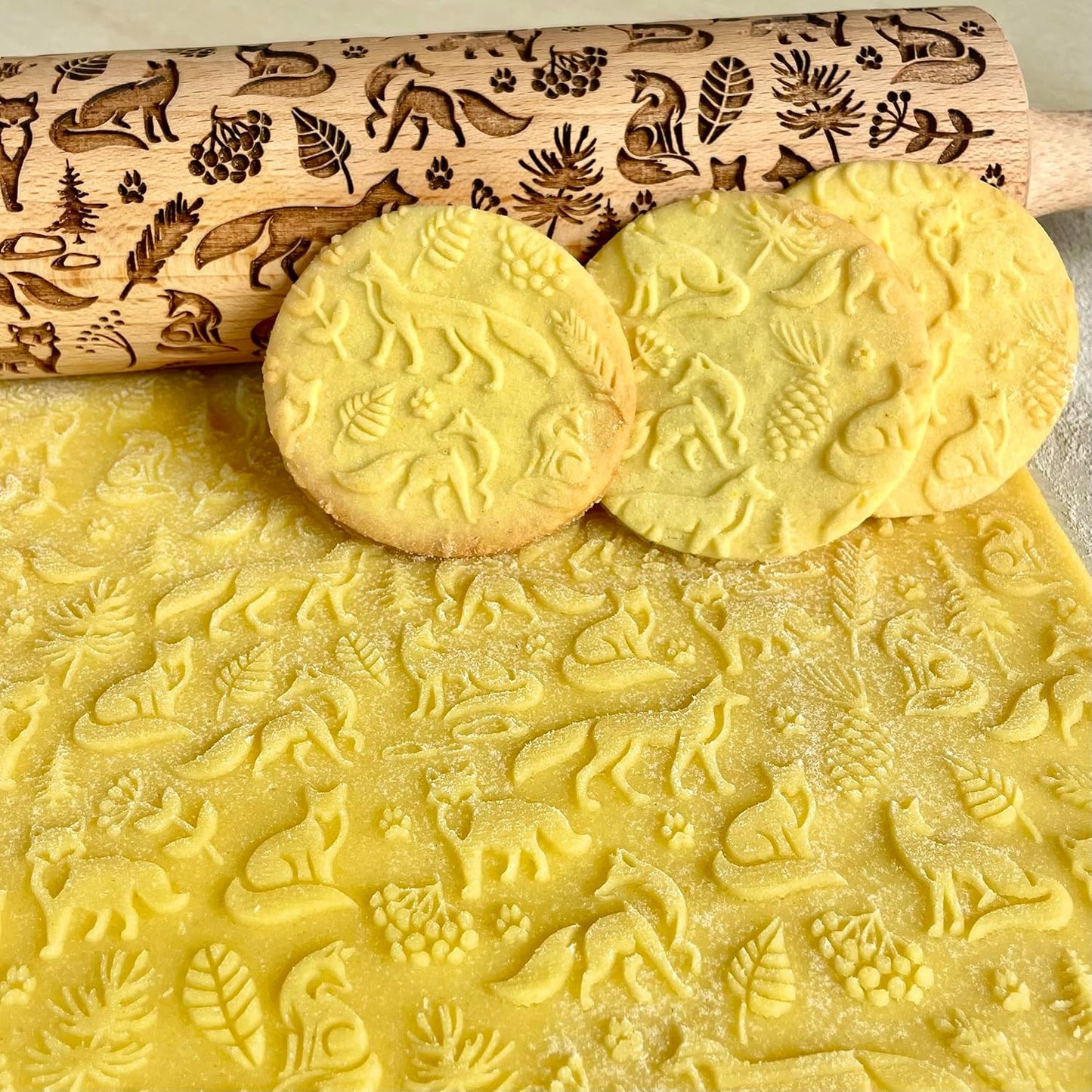 FOX Embossing Rolling Pin – Laser Engraved Dough Roller with a woodland fox and forest pattern. Perfect for cookies, pottery, and a thoughtful gift. By Algis Crafts.